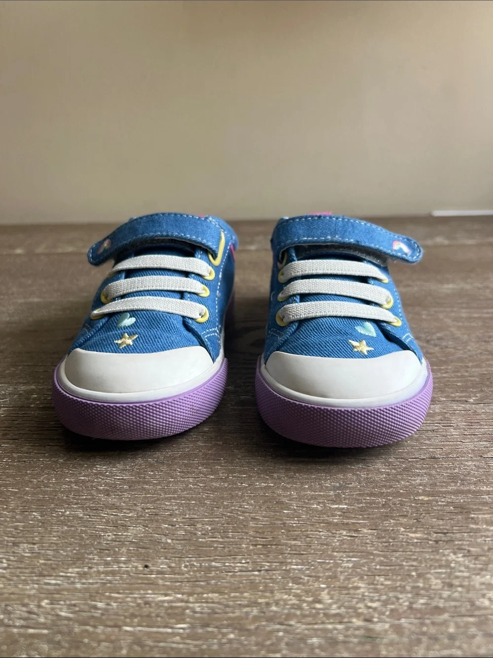 NWOT See Kai Run Kristin Embroidered Sneaker in Happy